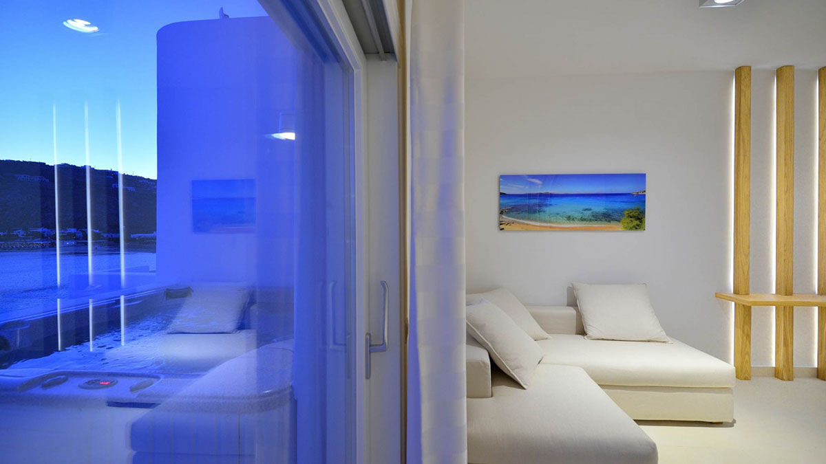 Nissaki Vip Suite with Indoor and Outdoor Jacuzzi 